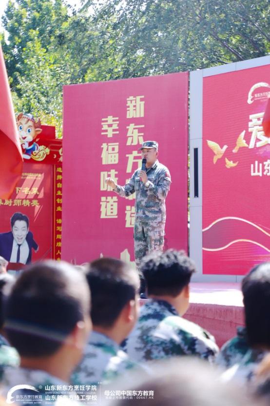 工地当街将污水排进雨篦子,被执法部门抓现行